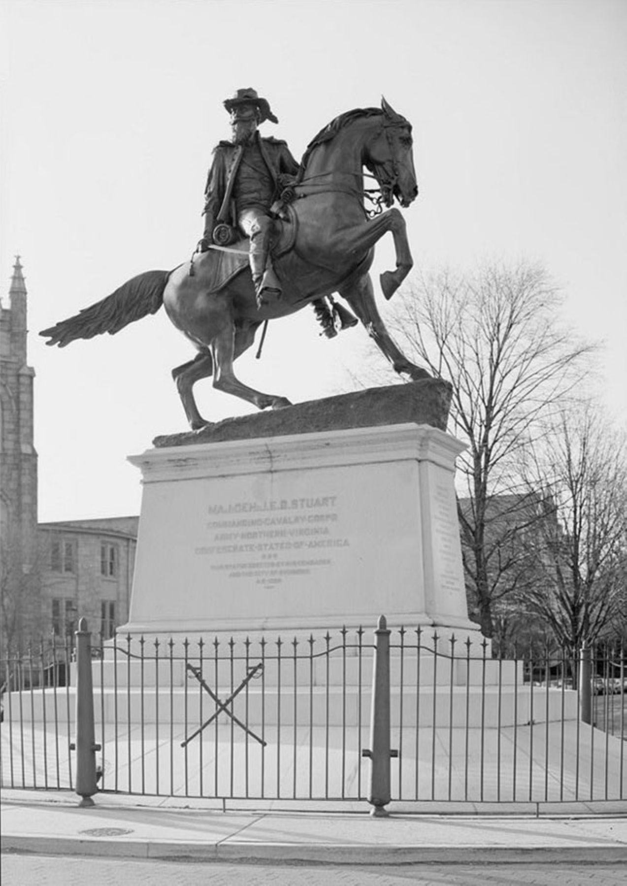 A vintage photo of the 1907 J. E. B. Stuart monument (Library of Congress, Prints and Photographs Division, HABS)