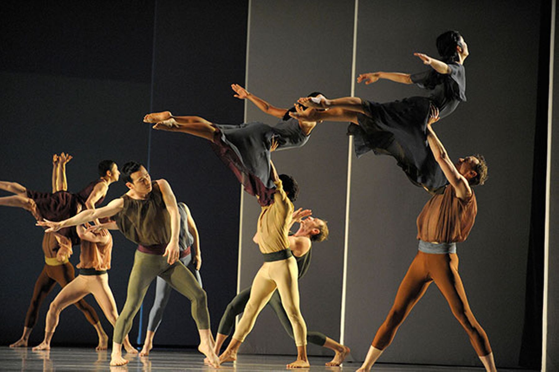 New York performing institutions, like the Mark Morris Dance Group, rely heavily on national tours, which have also been shut down. (GERAINT LEWIS/ALAMY STOCK PHOTO) New York performing institutions, like the Mark Morris Dance Group, rely heavily on national tours, which have also been shut down. (GERAINT LEWIS/ALAMY STOCK PHOTO)