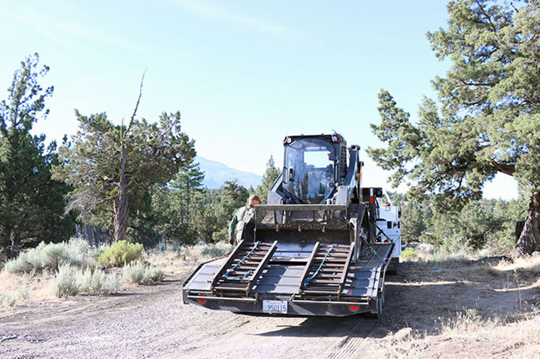 Authorities prepare to raid an illegal marijuana farm in the Shasta Vista.